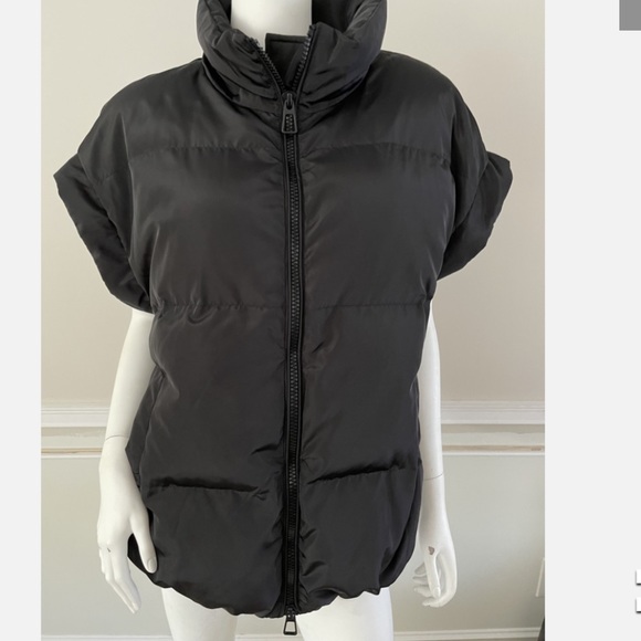 $72 original price! Contie Black Sleeveless Puffer Vest Double Zipper NWT - Picture 8 of 9